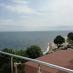Neli 3*